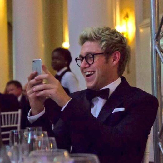 noteveiling's tweet photo. #sofiamightbepregnantparty
1D fandom watching the drama like https://t.co/JB9MeOPuYU