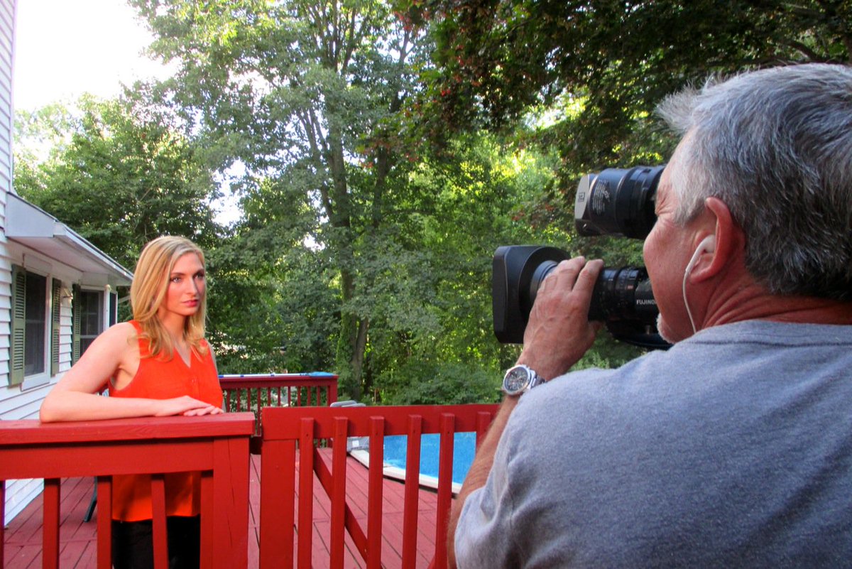 Check out some awesome #behindthescenes photos from tonight's all-NEW ep. of #HouseHunters on <a href="/hgtv/">HGTV</a> at 10pm | 9c!