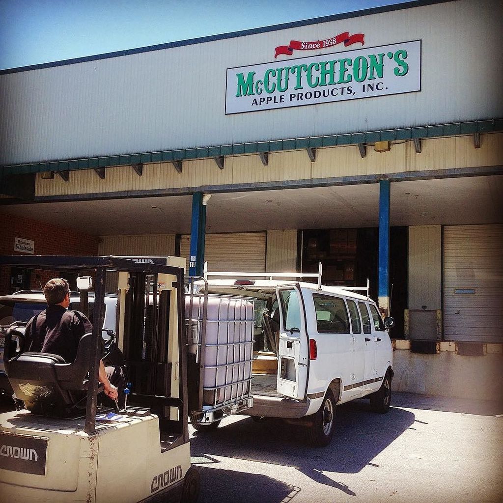 tenthwardco's tweet photo. That's @tenthwardco picking up 275 gallons of cider from @mccutcheons_ap so we can ferment… https://t.co/DEqqUhVWrK https://t.co/fFmkER7Wqg