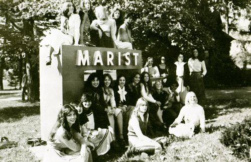 MaristArchives's tweet image. On this #MaristMonday students greet visitors circa 1978!