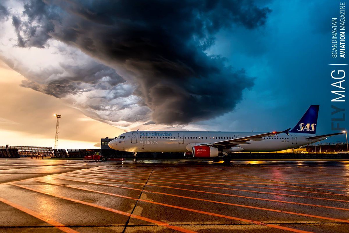 SasCaptain's tweet photo. Just have to share FLYMAG's picture taken in CPH the other day... #flymag #flysas #sascaptain https://t.co/cZghFOm4Mg