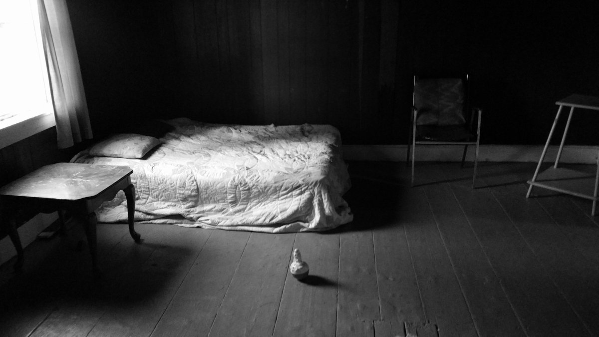 gotghost4us's tweet image. Creepy picture of the Hinsdale house .just had to share .