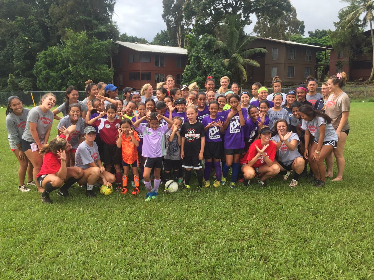 VulcanSoccer's tweet photo. Men and Women teams putting on another free clinic for the community. . #proudtobeavulcan #vulcanpride #futurevulcan https://t.co/Bpt79jNxP6