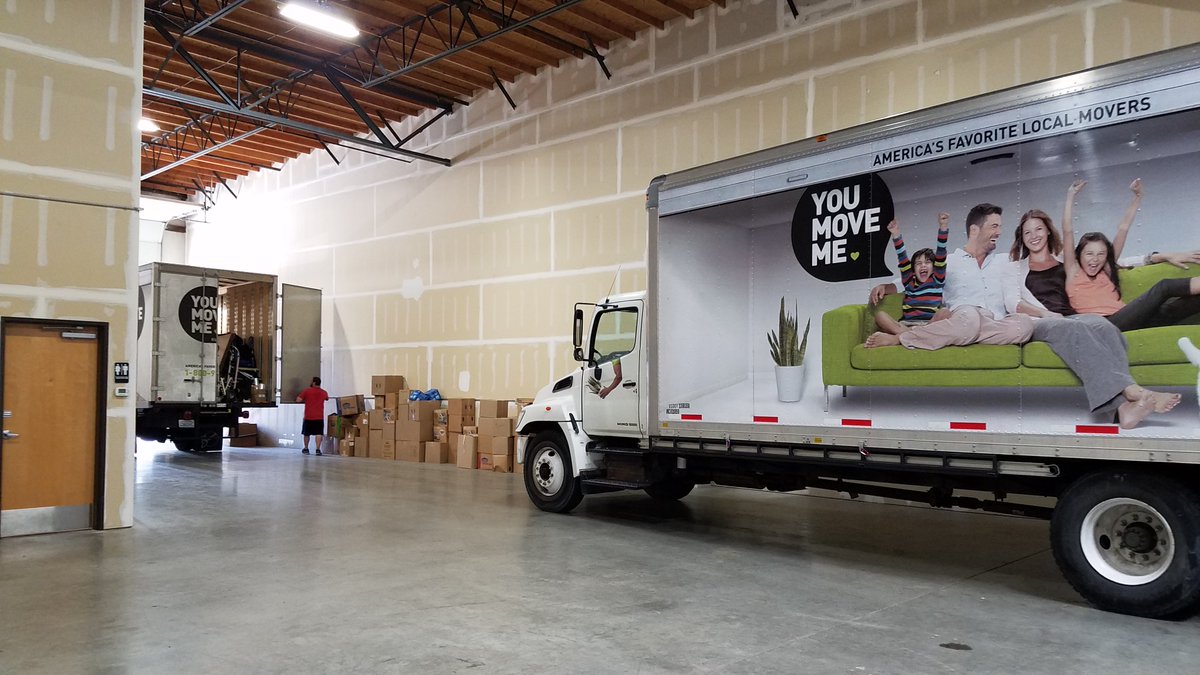 YouMoveMePDX's tweet image. Large Commercial job last week. Backed both of these babies in to the warehouse for an easy unload!