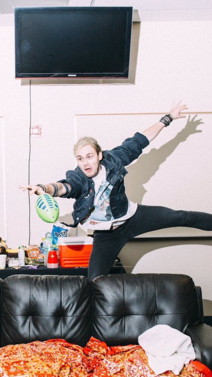 mukethingsus's tweet photo. why are they like this https://t.co/sdDPhHxexE