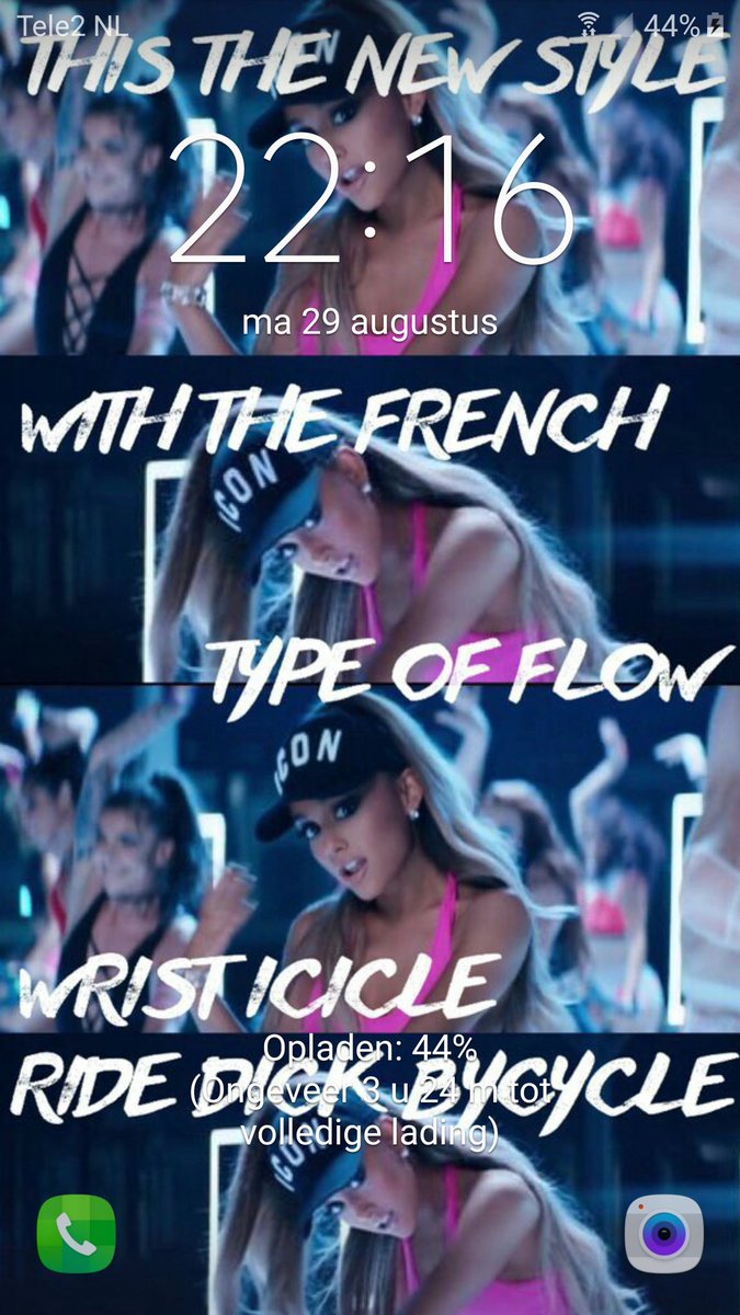 I Am in love with this lockscreen is so beautiful i Am in love its from side to side its made by <a href="/LucyHLayouts/">Ari G Layouts/locks</a> thxs