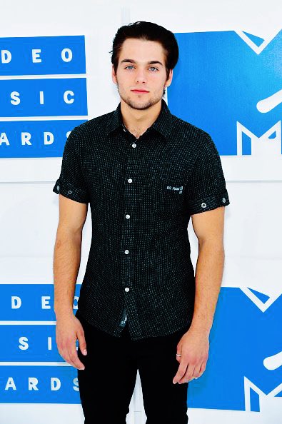 dylanftsab's tweet photo. FUCKING UVTCTXDDFTFDRDXETCCFVTCT IM ON THE FLOOR BYE https://t.co/9MBx4UwATO