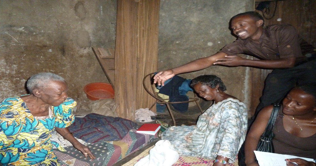 DriveHealth's tweet image. Reaching out to the very old and bedridden vulnerables @WomensHealthMag @HealthierGen @USAIDGH @SegalFoundation