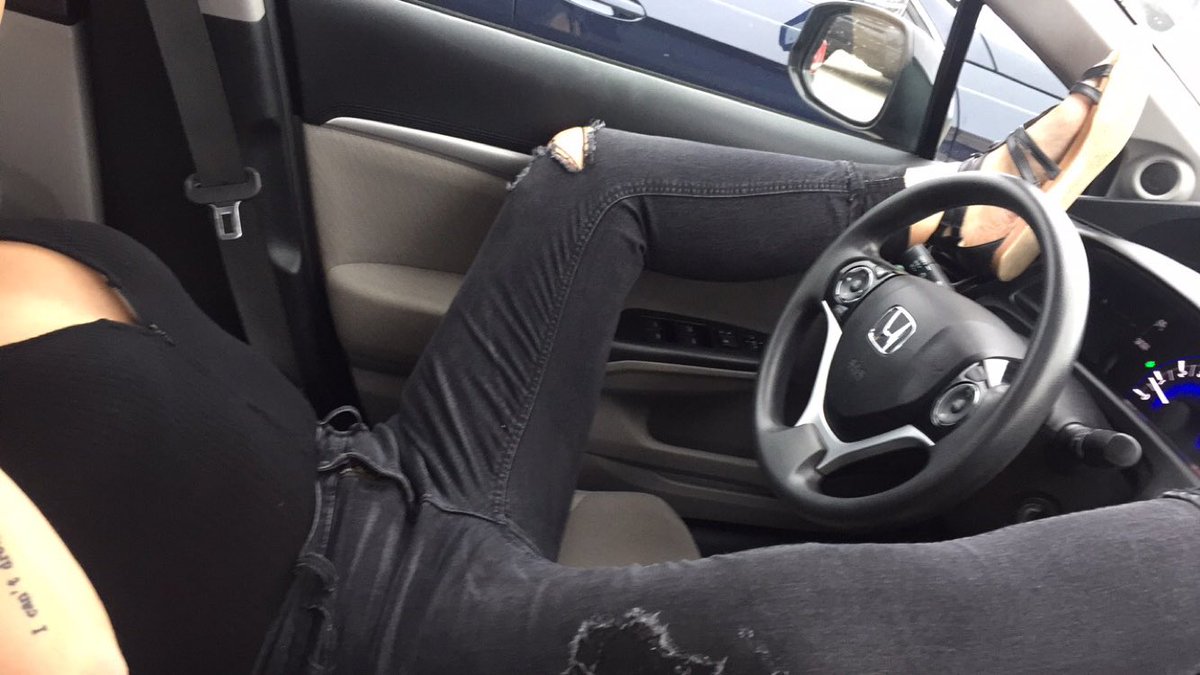 tourypoppins's tweet image. never forget @danimcdermott_ attempting to nap &amp;amp; stretch in her car  #lankyproblems 😎