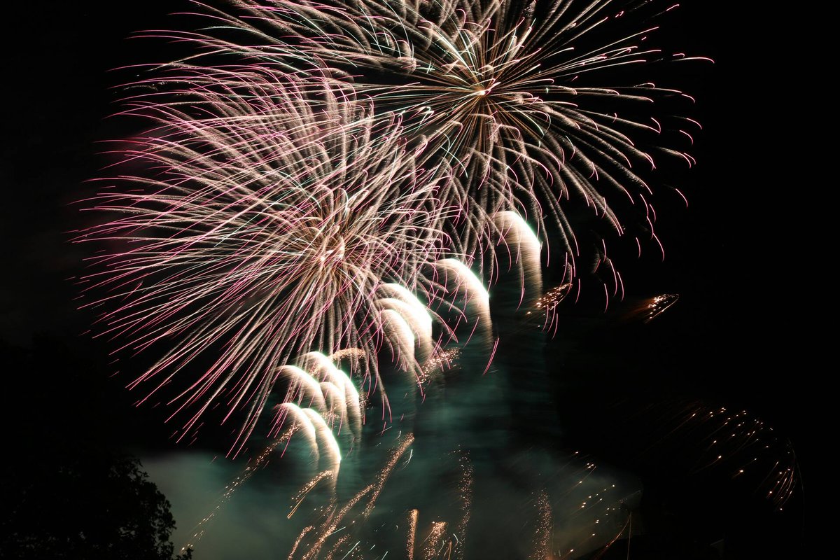 edfests's tweet photo. Fantastic @edintfest #VMFireworks so far! #edfests https://t.co/ff44Ubcbf6