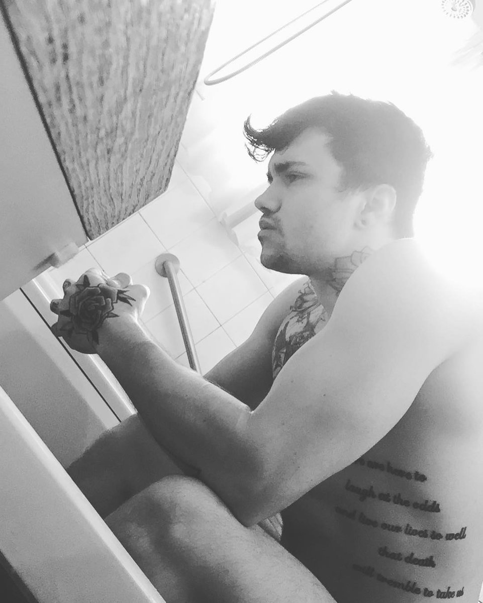 Jake na insta:
'Hesabowlthinkaaaa'