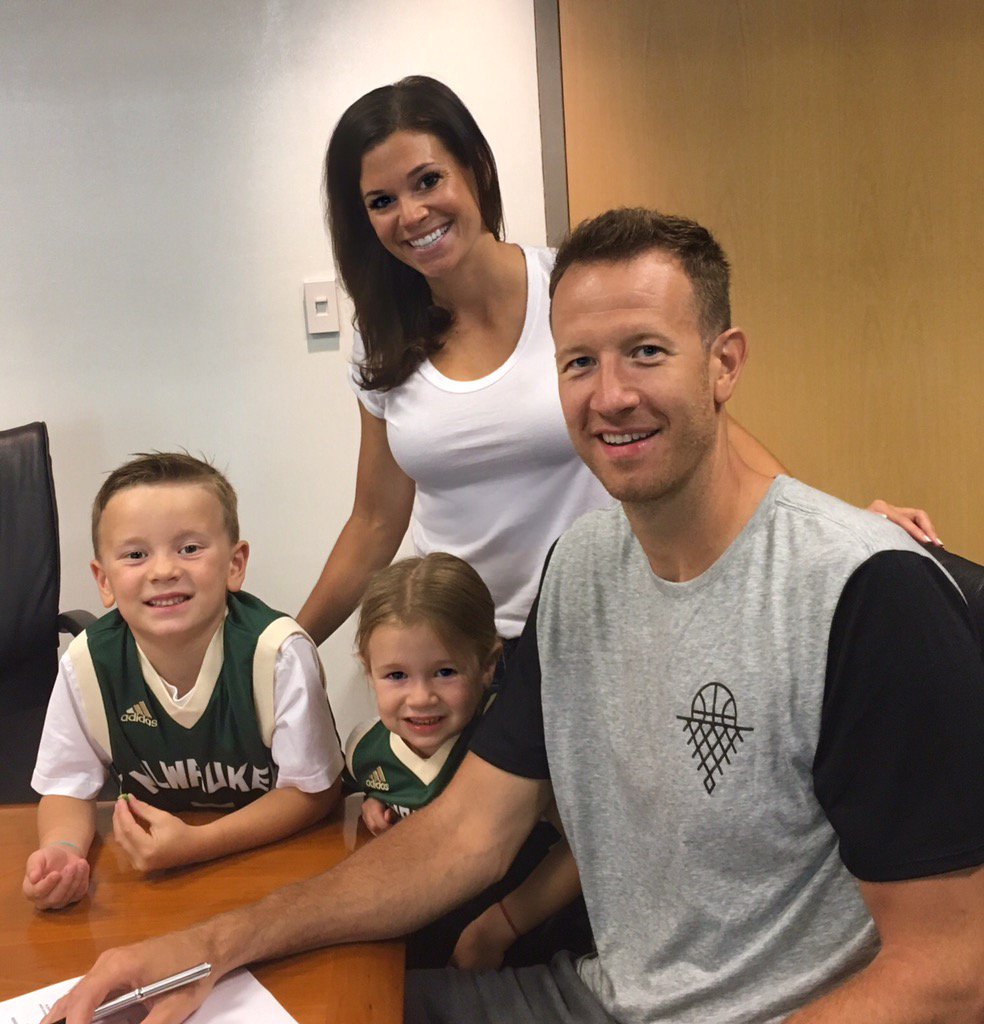 So grateful to be a part of the team I loved growing up! Honored to get to represent this great state of WI! @Bucks https://t.co/yWIkoXpQzB