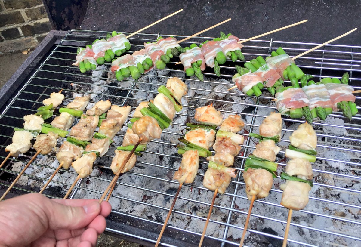 Uzivatel 𝖸𝗈 𝖮𝗄𝖺𝖽𝖺 𝖧𝗈𝗐𝖾𝗅𝗅𝗌 Na Twitteru 本日バンクホリデー 友人宅で愉快なbbq パーティ 暑すぎず丁度よいbbq日和 焼鳥 アスパラベーコン串 野菜串 焼きとうもろこし スペインししとう串 豚バラ肉焼き 牛リブ肉焼き 焼きおにぎり 屋外で飲む