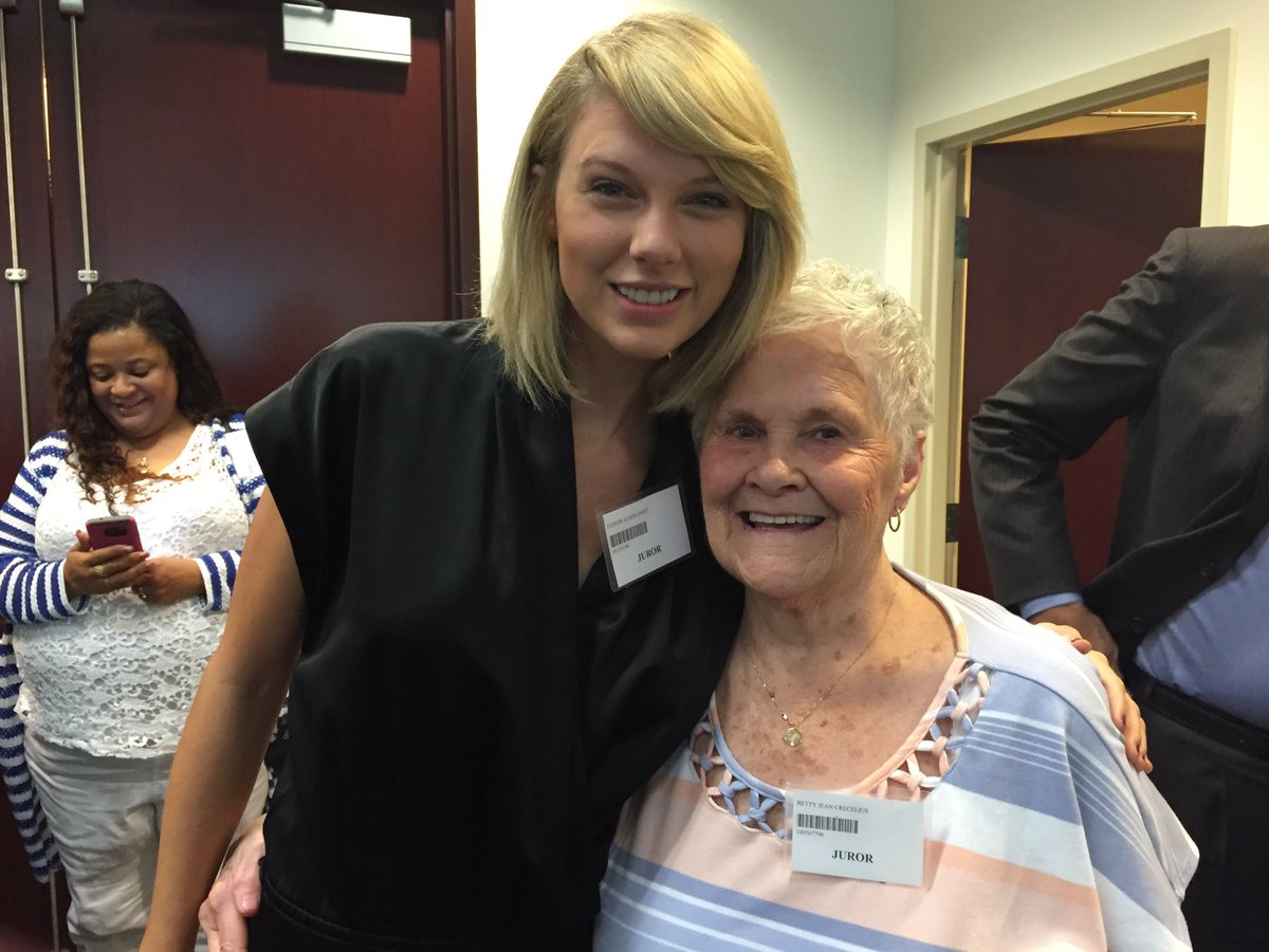 Taylor Swift Showed Up To Jury Duty Like A Normal Human Being