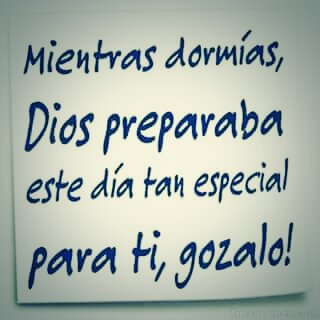 KerenShadday's tweet photo. Feliz noche https://t.co/ZnS5nhMFEA