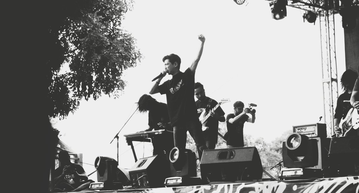adan_amirrr's tweet photo. @MC16band risen from the grave ! #WeekendAtThePark https://t.co/9HQ5oGTSOO