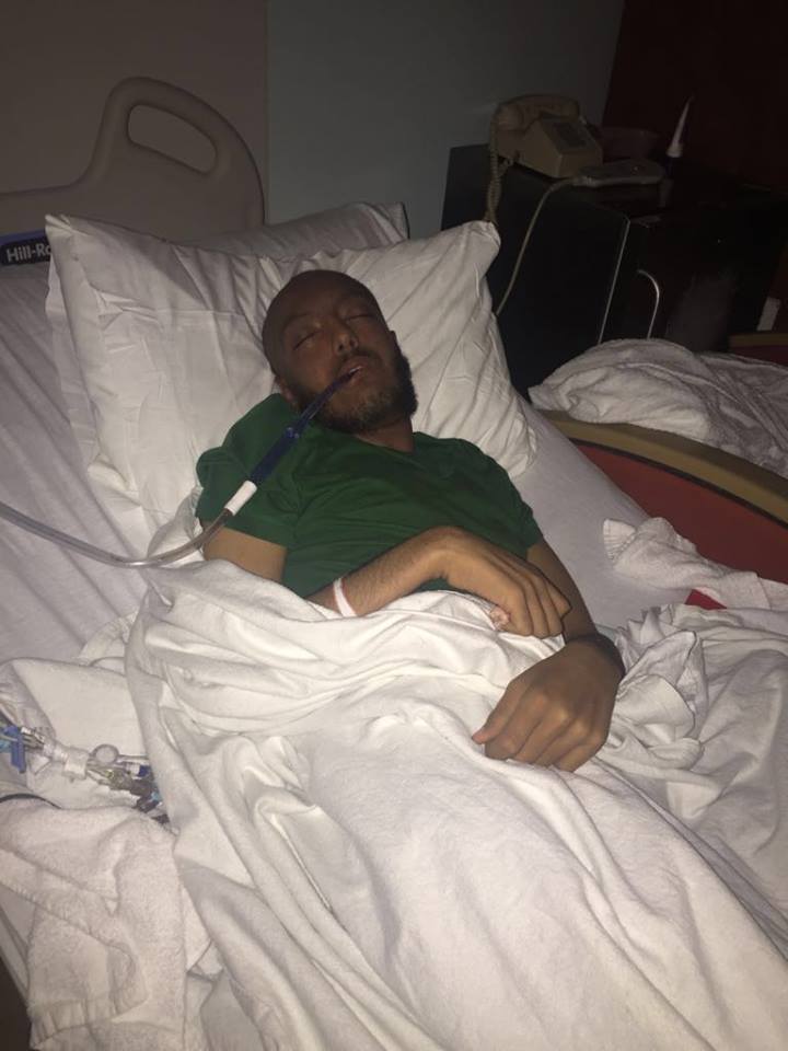 Marwan_osha's tweet photo. مهند صاحبي يا جماعة حالته متأخرة جداً هو عنده سرطان في الدم و محتاج دعواتكم بالله عليكم ادعوله ربنا يخليهولي https://t.co/lIL1UtThkE