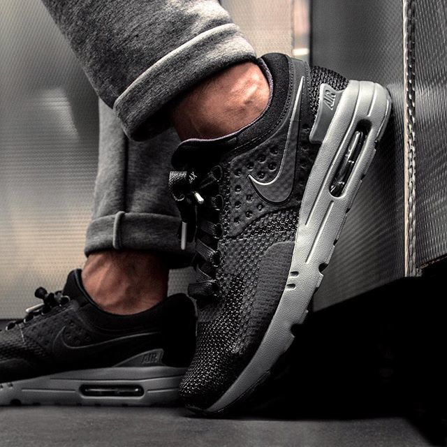 air max zero on feet