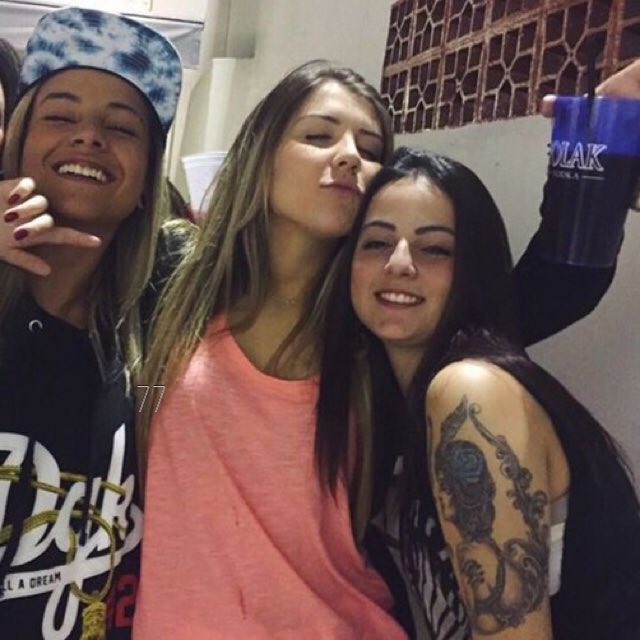 77clov's tweet image. 👭