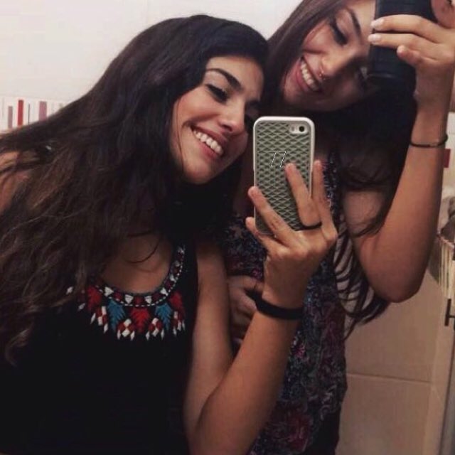 77clov's tweet image. 👭