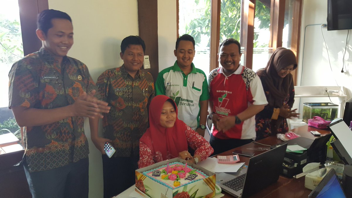 bwangiberkebun's tweet photo. Selamet Milad mbak @nandikaningtyas semoga baroqah berkeluarga &amp; segera dapat momongan @IDberkebun @DevianaHarstuti https://t.co/x3BB2oVARW