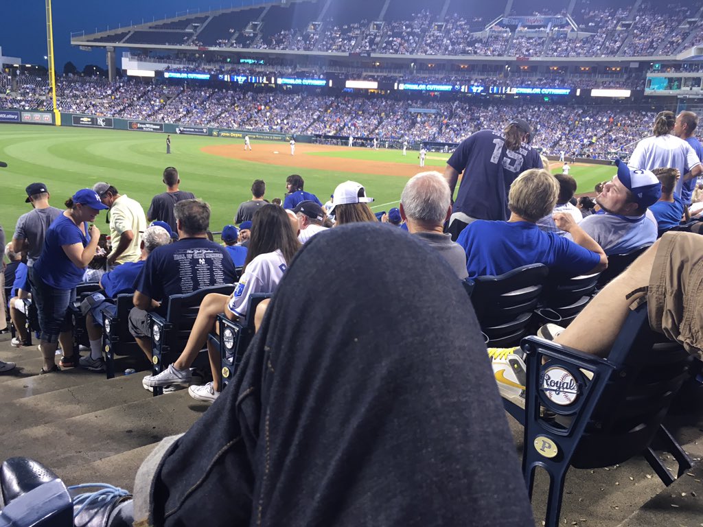 bsdunlap's tweet image. Breaking in new @BaldwinDenim by spilling beer and mustard on it @Royals vs @Yankees. #Americana