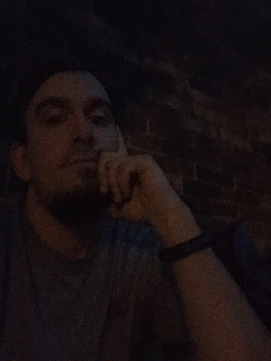 SketchSpeed's tweet image. Came home from class and realized I left my key in my house and locked and pulled the door too.. #streamdelay