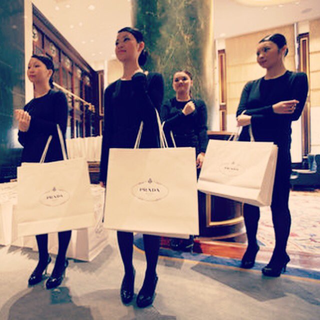 RetailInfluence's tweet photo. #salesassociates can provide a  #competitiveadvantage - by enhancing #customerexperience loyalty and repeat visits https://t.co/8nAmyppUhu