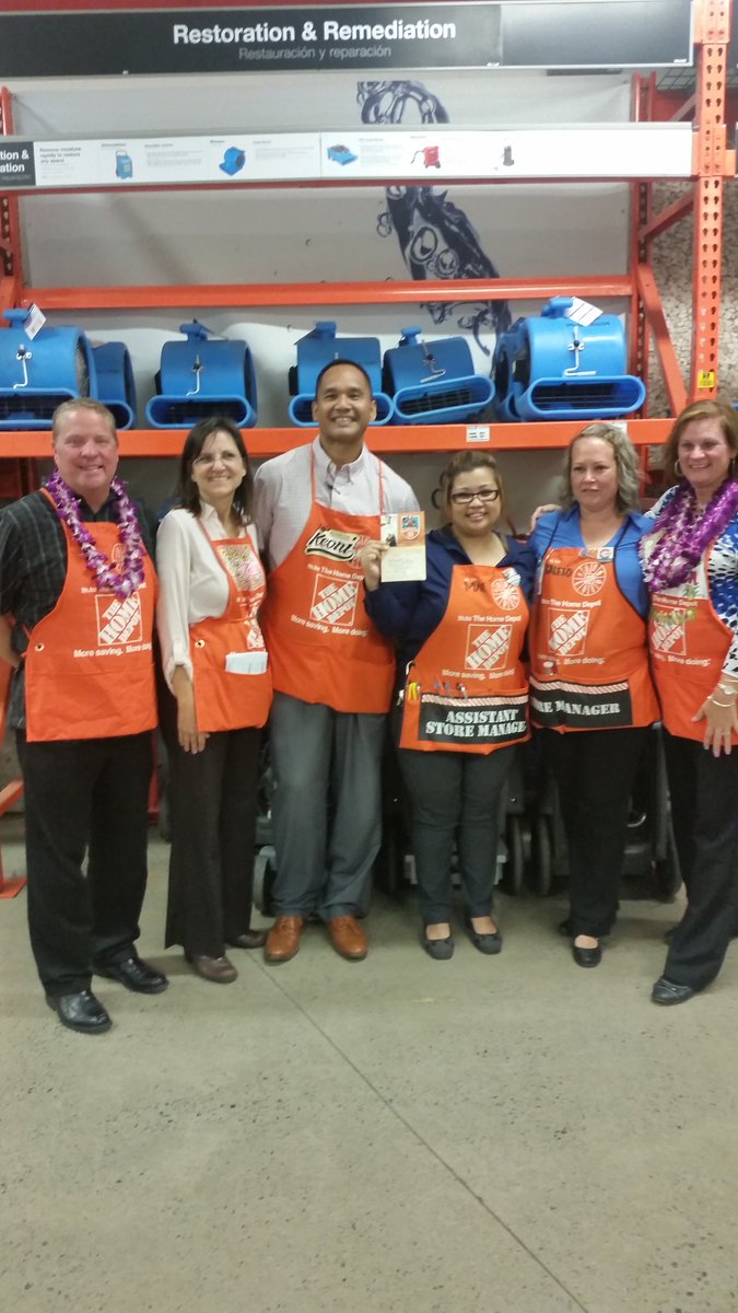 1175421don's tweet photo. Our great leadership Keoni and our Regional HR Karen @fatiyamasaki @Kaleio_CO1701 @KeoniQ #1701 https://t.co/7ffOA3kDiU