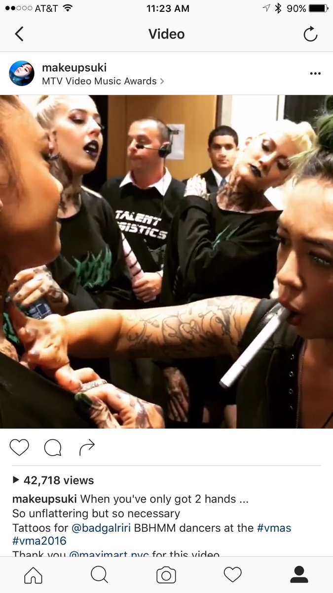 MakeUpSuki's tweet photo. In my element #VMAs2016 https://t.co/NbWluiD329
