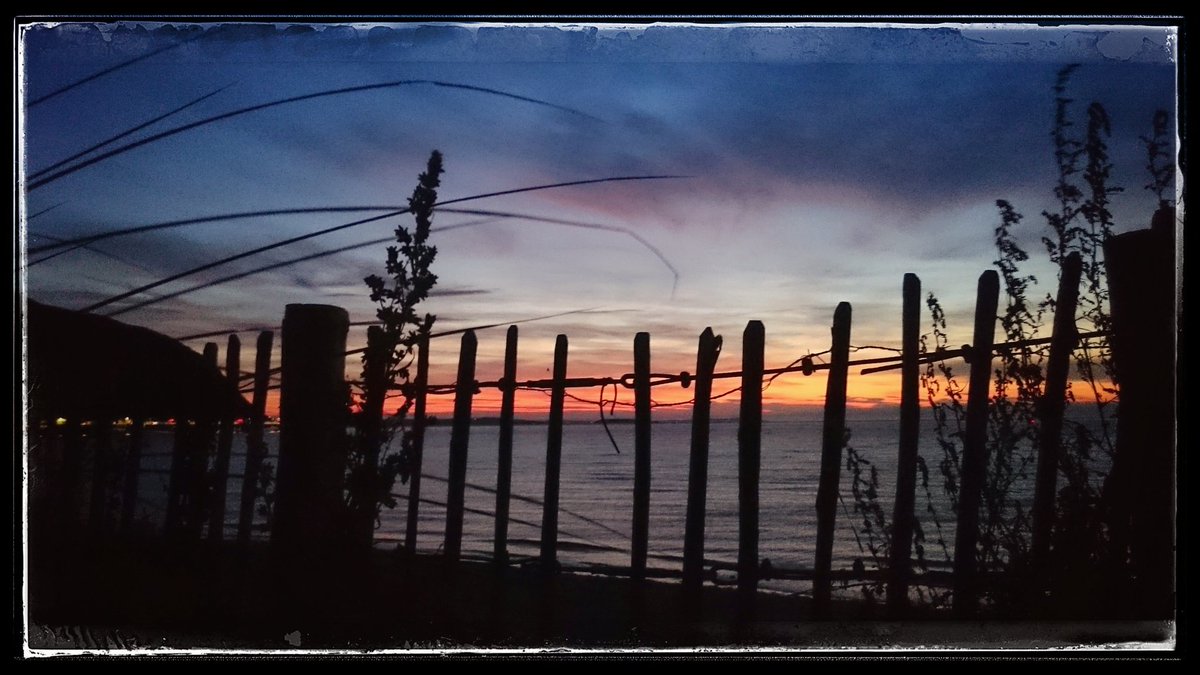 Sunset across the Menai last night #i2ipix  @NorthWalesTweet @nwalestweetsuk #northwales #conwy