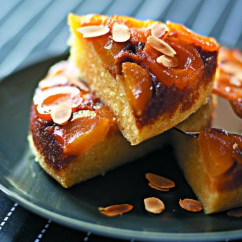 Gâteau moelleux aux abricots, à accorder avec un Muscat doux, JeanJean, Pays d’Oc IGP 😋 cuisineetvinsdefrance.com/,gateau-moelle…
