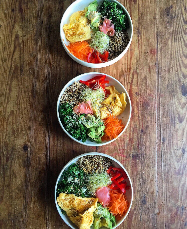 TheFoodieChain's tweet photo. Sushi Bowls for lunch today 🙌 Quick, easy, fresh &amp; delicious!! https://t.co/dOS1QeY27q