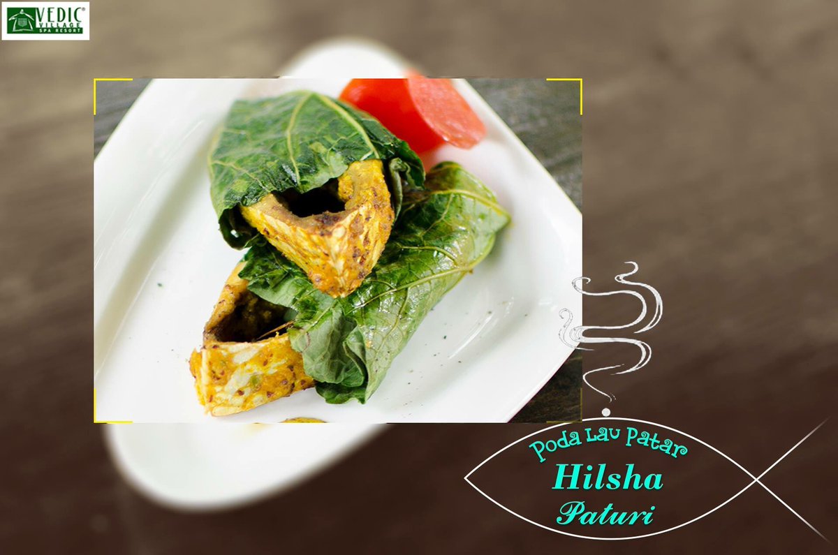 #PodaLauPatarHilshaPaturi is marinated in mustard paste, wrapped in poda lau leaves parcel &amp; steam cooked.
#foodie