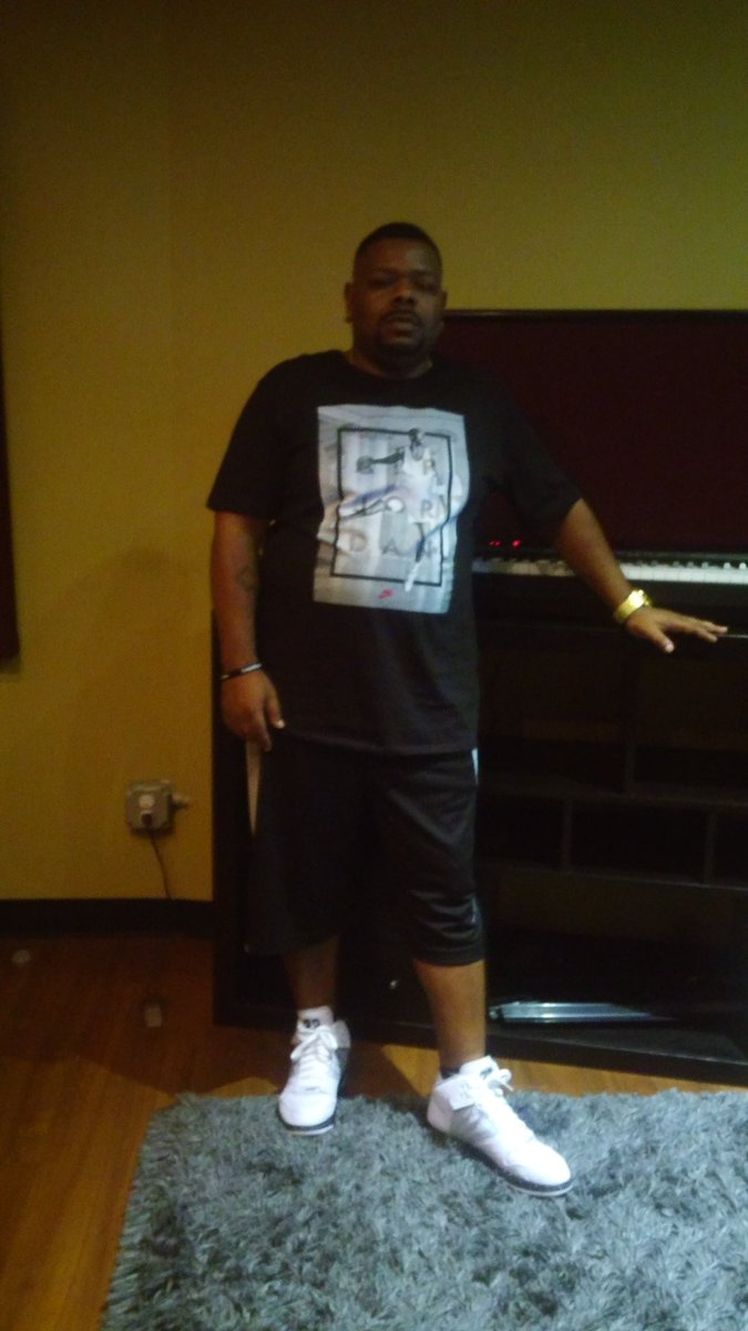 RUEONTHEBEAT's tweet photo. Its nice to see what u work so hard for come together. Still got work to do. #RUEONTHEBEAT #WIILDLYFE #producer https://t.co/fyZKkwwAjV