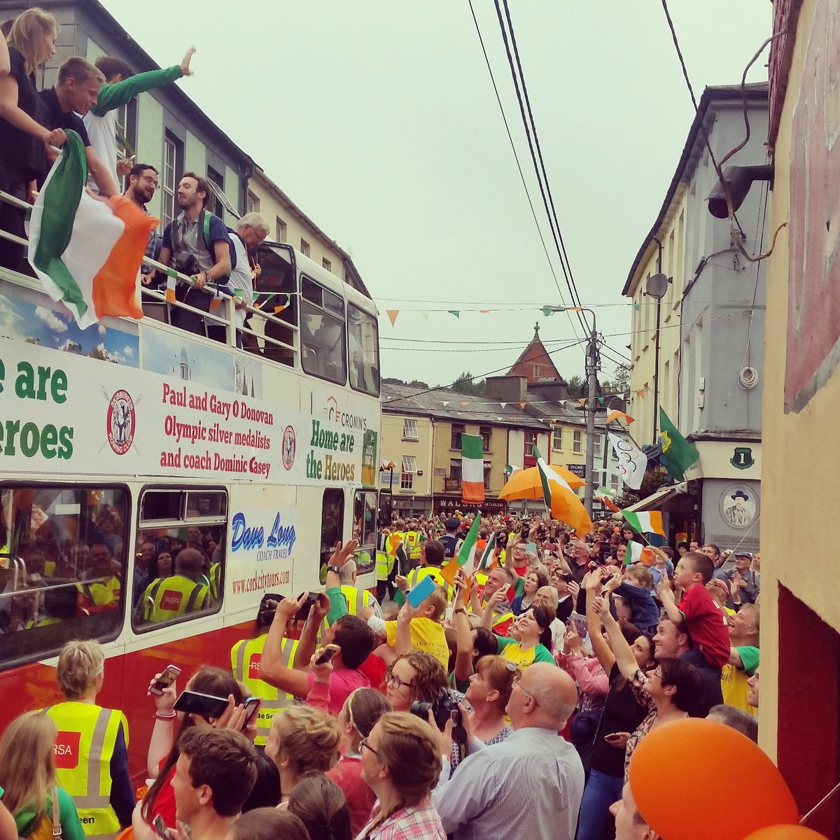 Olympic home coming in skibbereen last night! #PullLikeADog <a href="/GaryODonovan92/">Gary O Donovan</a> <a href="/skibbrowing/">Skibbereen Rowing</a>