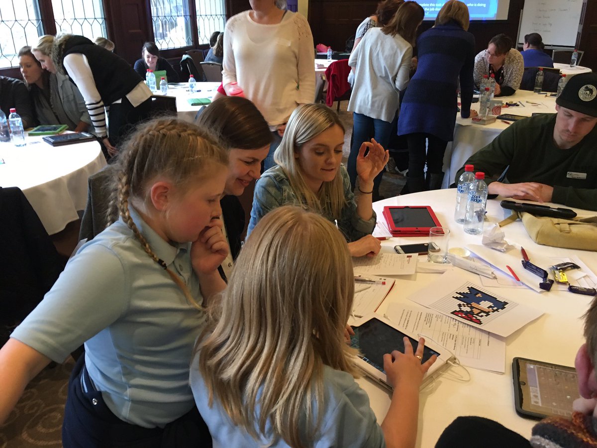 MyLearningTweet's tweet photo. Minecraft in action at #iPadlearn Ts & Ss building Minecraft Pixel art TOGETHER! https://t.co/FxNOJWMKwH