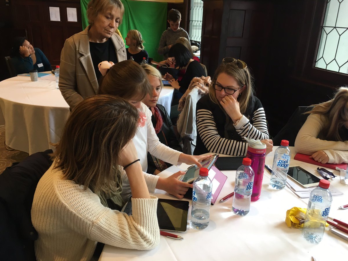 MyLearningTweet's tweet photo. Minecraft in action at #iPadlearn Ts & Ss building Minecraft Pixel art TOGETHER! https://t.co/FxNOJWMKwH