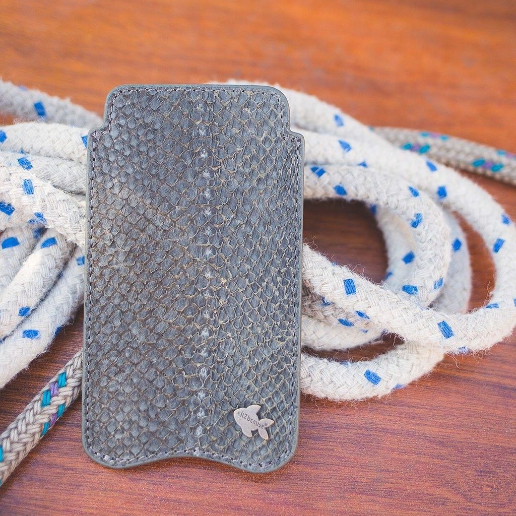 itZbcause's tweet image. Salmon telefoonhoesje voor iPhone 5/5s/SE, iPhone 6/6s en galaxy S5/S6. Dit zalmleren telefoonhoesje is gemaakt van…