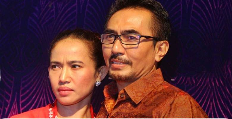 beritaselebcom's tweet photo. Hasil Tes Urine Gatot Brajamusti dan Dewi Aminah Positif Narkoba - https://t.co/GCqC4S1MGm https://t.co/beWV0MlfA1