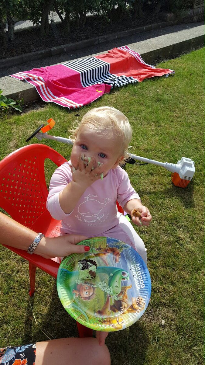 Mmmmm cake! #CookieMonster #CakeWars #yum