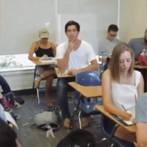 いや、バレるだろｗ授業中に寝るとんでもない方法を考えついた奇才が現れるｗｗｗ