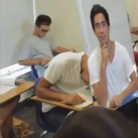 いや、バレるだろｗ授業中に寝るとんでもない方法を考えついた奇才が現れるｗｗｗ