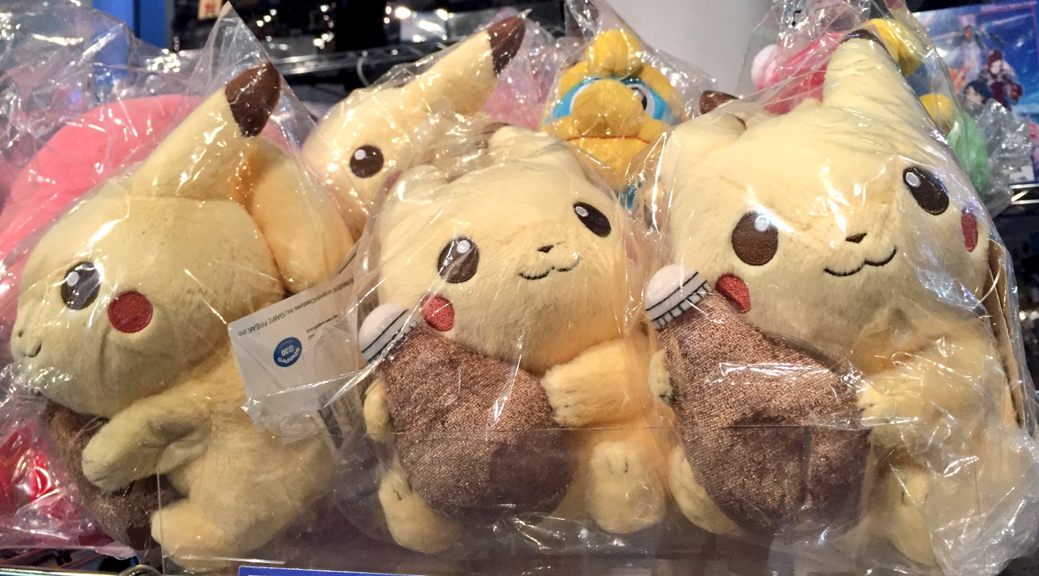 アニメセンターオフィシャルショップ 品切れしてましたピカチュウ セピアグラフティぬいぐるみ マスコットが再入荷しました O ぬいぐるみはお部屋や車の中に置いたり マスコットはバッグやドアノブにぶらさげても良いですね T Co