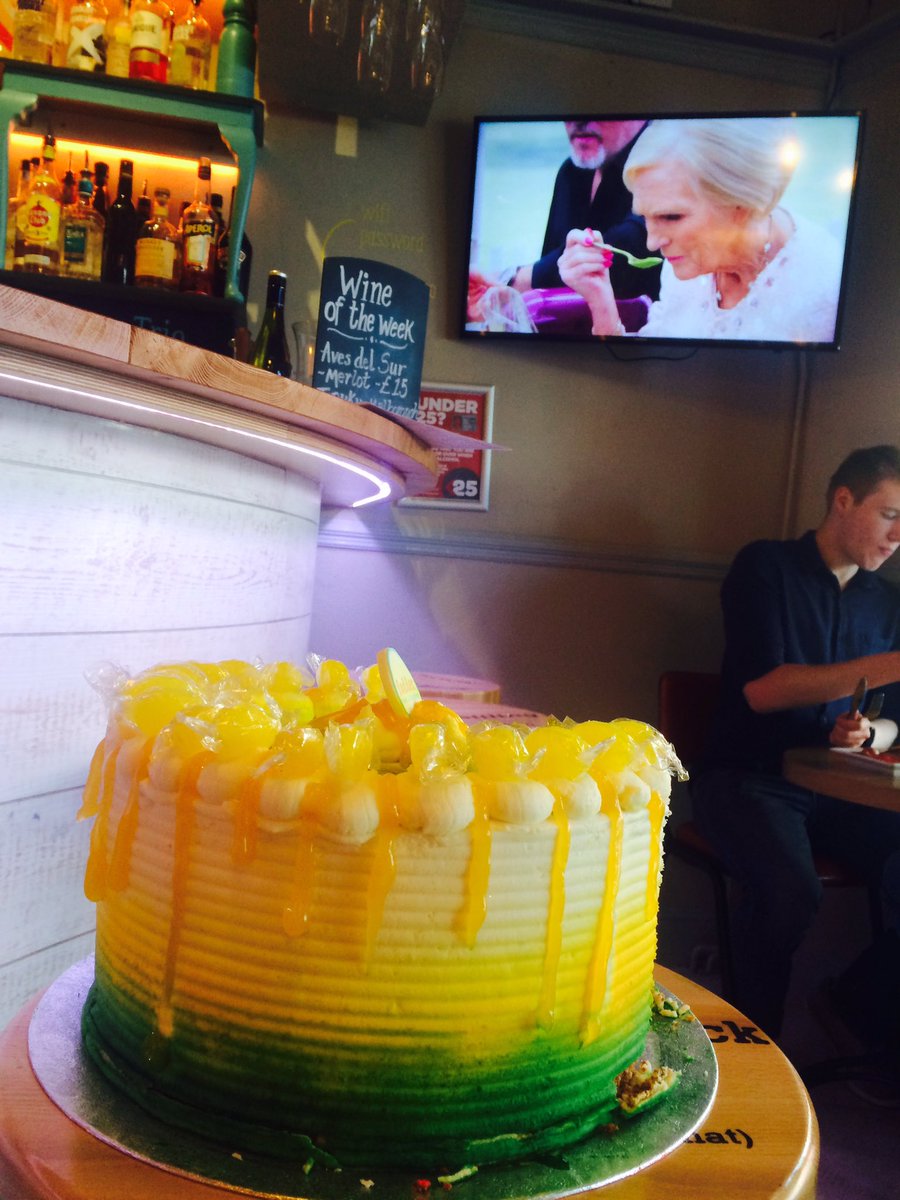 izaak1707's tweet photo. @BritishBakeOff @wearefodder lemon curd cake whilst we are watching the great British bake off :) https://t.co/TybzkvpYtg