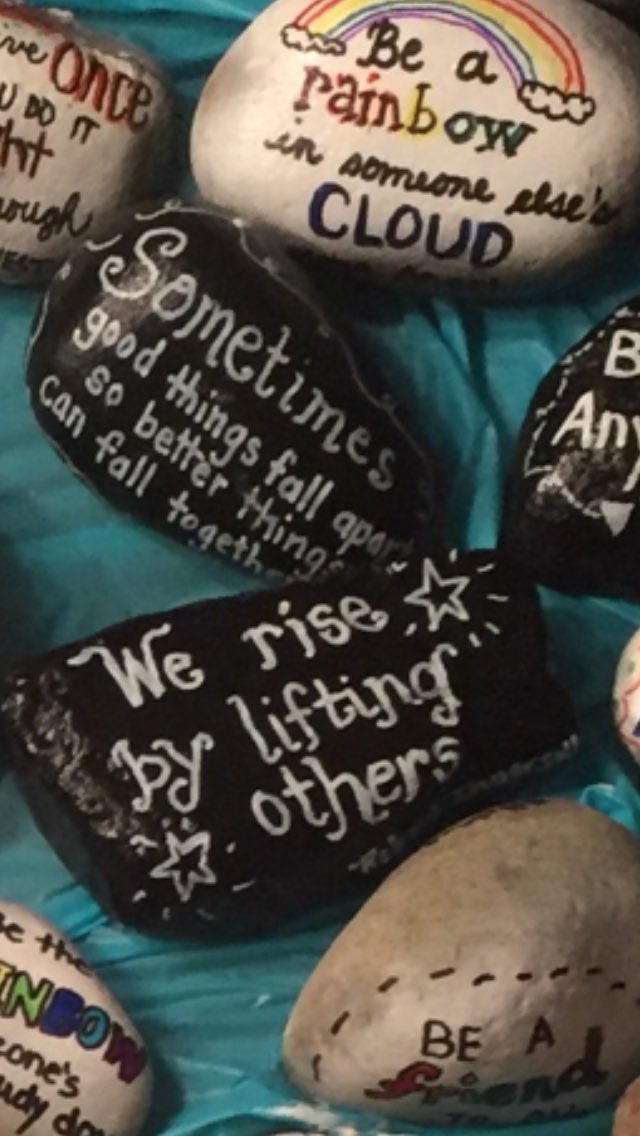 LillyLibrary822's tweet image. My friend @LaraSonday started a #kindnessrocksproject at the school where she teaches. She is an inspiration herself