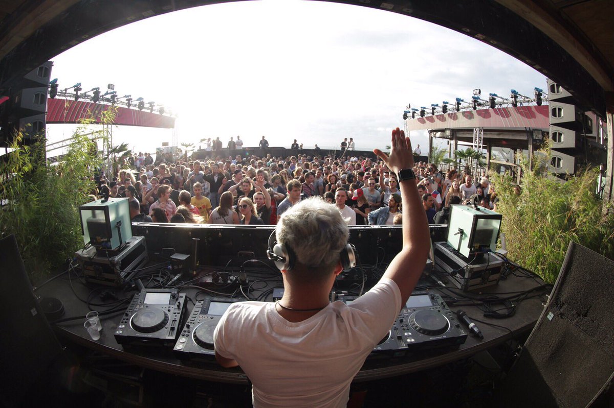 Vote <a href="/AnggerDimas/">Angger Dimas</a> di <a href="/DJmag/">DJ Mag</a> TOP 100 2016!!! bit.ly/AD10016