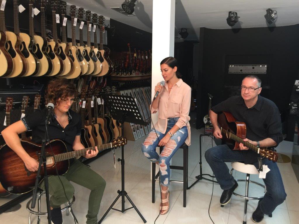 Promo spot za "Alvarez gitare". #SkyMusicCentar #SaraJo #AleksandraMilutinovic
youtube.com/watch?v=8lvid9…