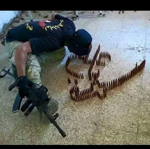 لا عذب الله أمي إنها شربت 
حب الوصي وغـذتـنيه باللبنِ
وكان لي والد يهوى أبا حسنِ 
فصرت من ذي وذا أهوى أبا حسن