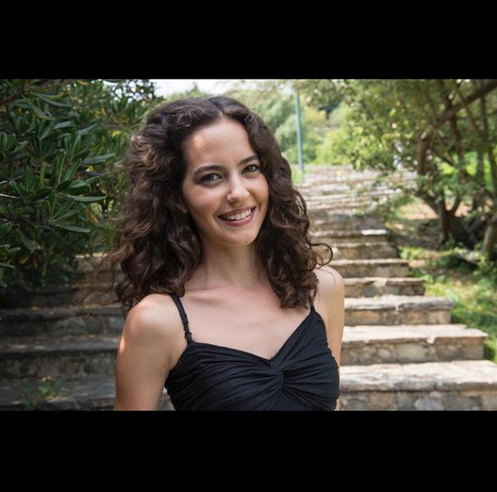 Bence Eşfc olarak toplaşıp seni yiyeliim 😍😛😄❤ <a href="/ezgisnlr/">Ezgi Şenler</a>